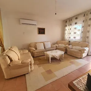 https://spacious-house-with-a-big-garden-and-fire-pit.hotels-in-tirana.com